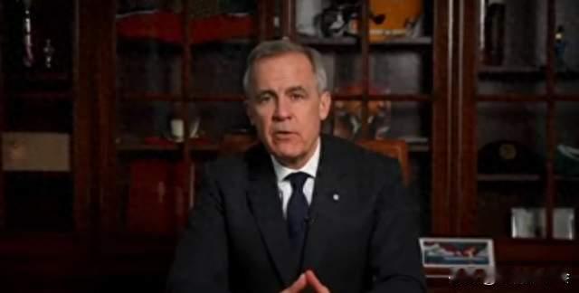 加拿大总理卡尼硬是憋了整整24个小时, 终于还是没抗住压力