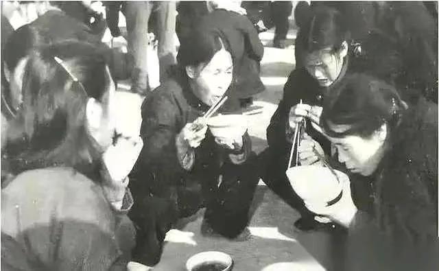都说日本兵是禽兽。​但你知道比禽兽更可怕的是什么吗？​是披着人皮，帮你开门，