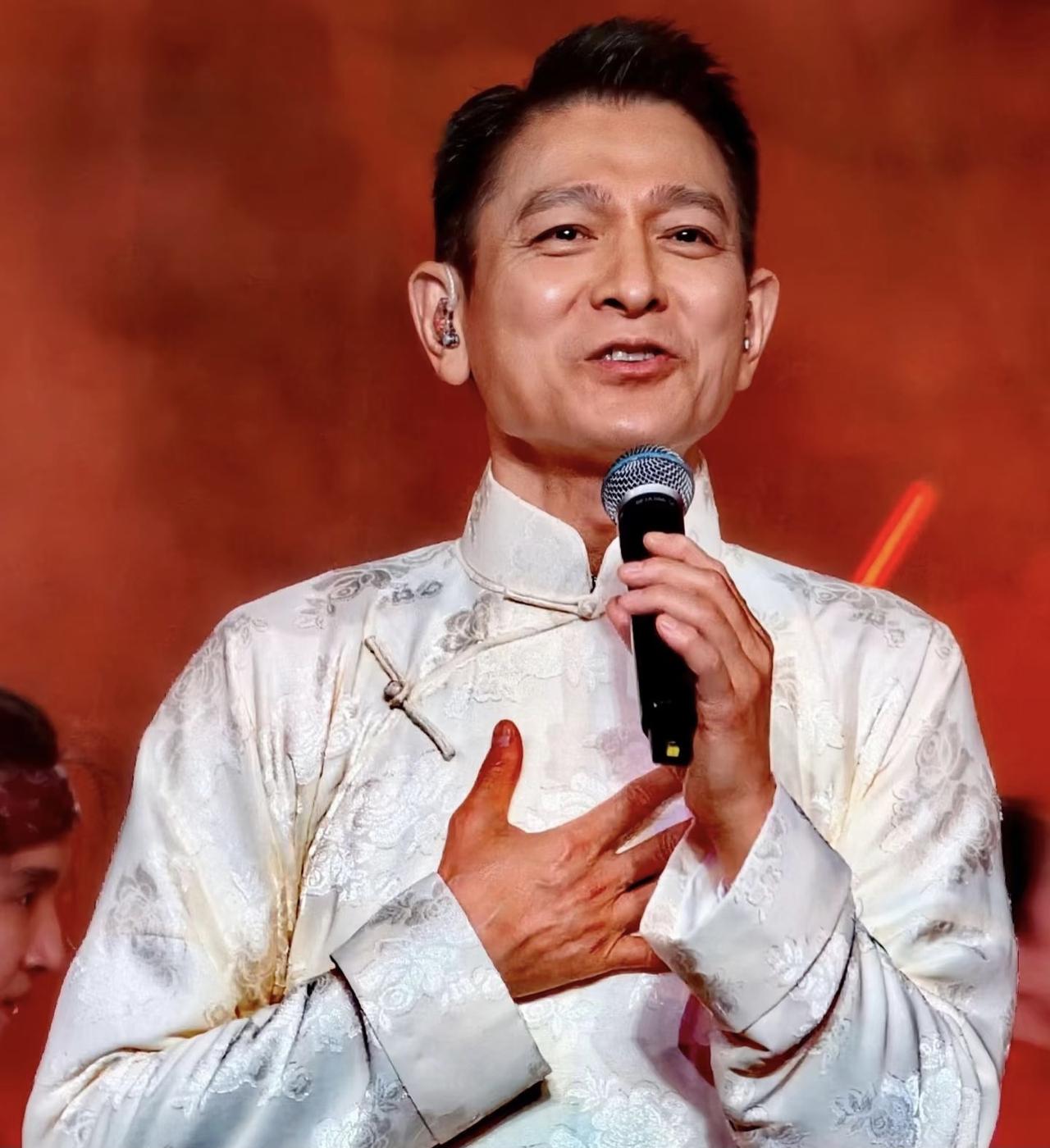 终于搞明白为什么这次压轴的是刘德华，原因很简单，不是因为刘德华是天王，而