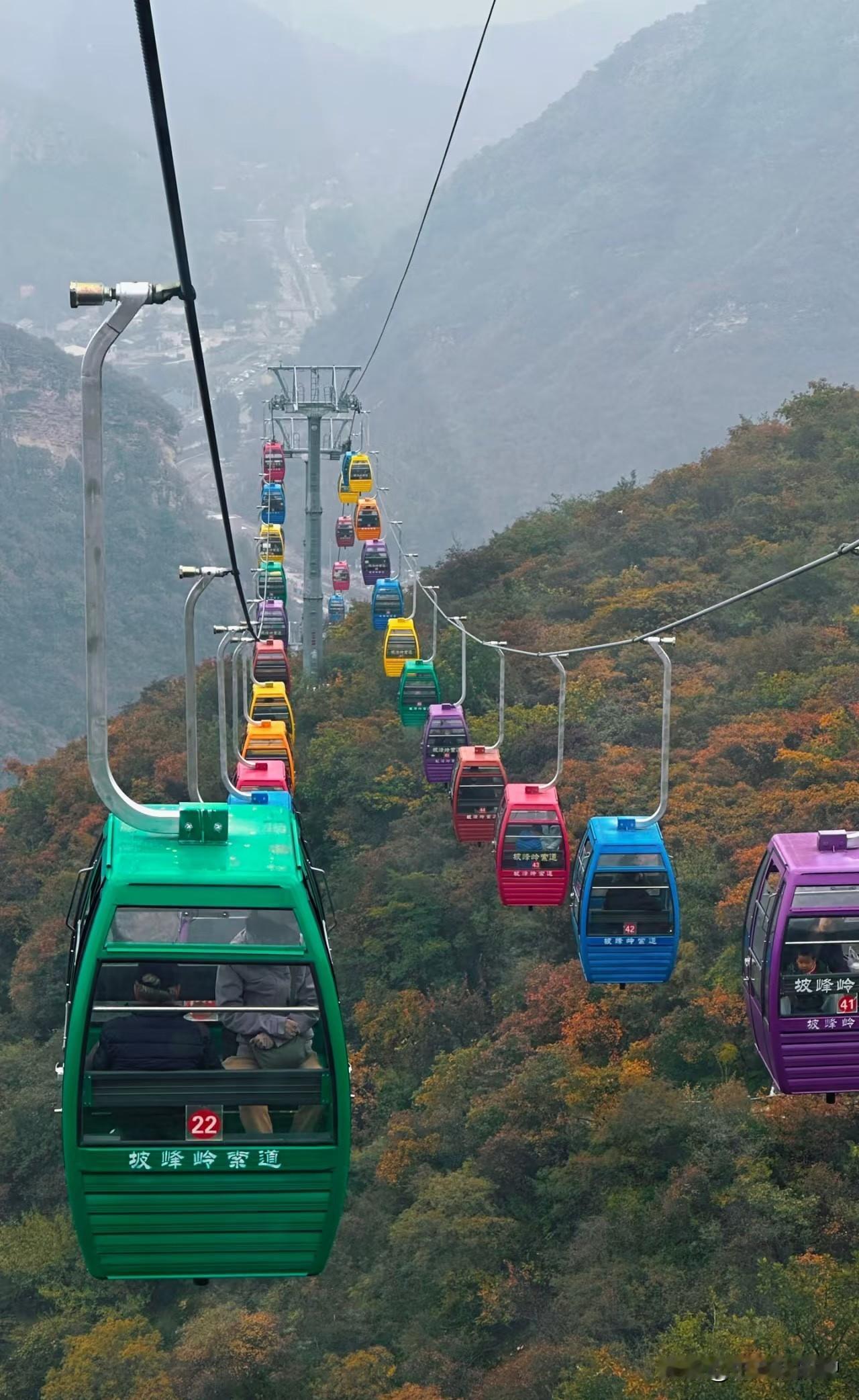 之前被某音刷爆的坡峰岭，特意做了攻略——都说路上巨堵，必须早出发！为了避开拥堵，