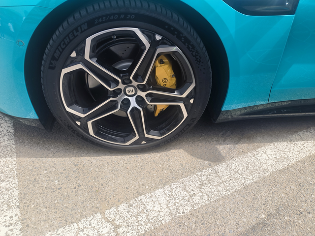 小米su7是什么牌子的刹车小米su7辅助驾驶AEB刹不住是真的吗？按理说这么