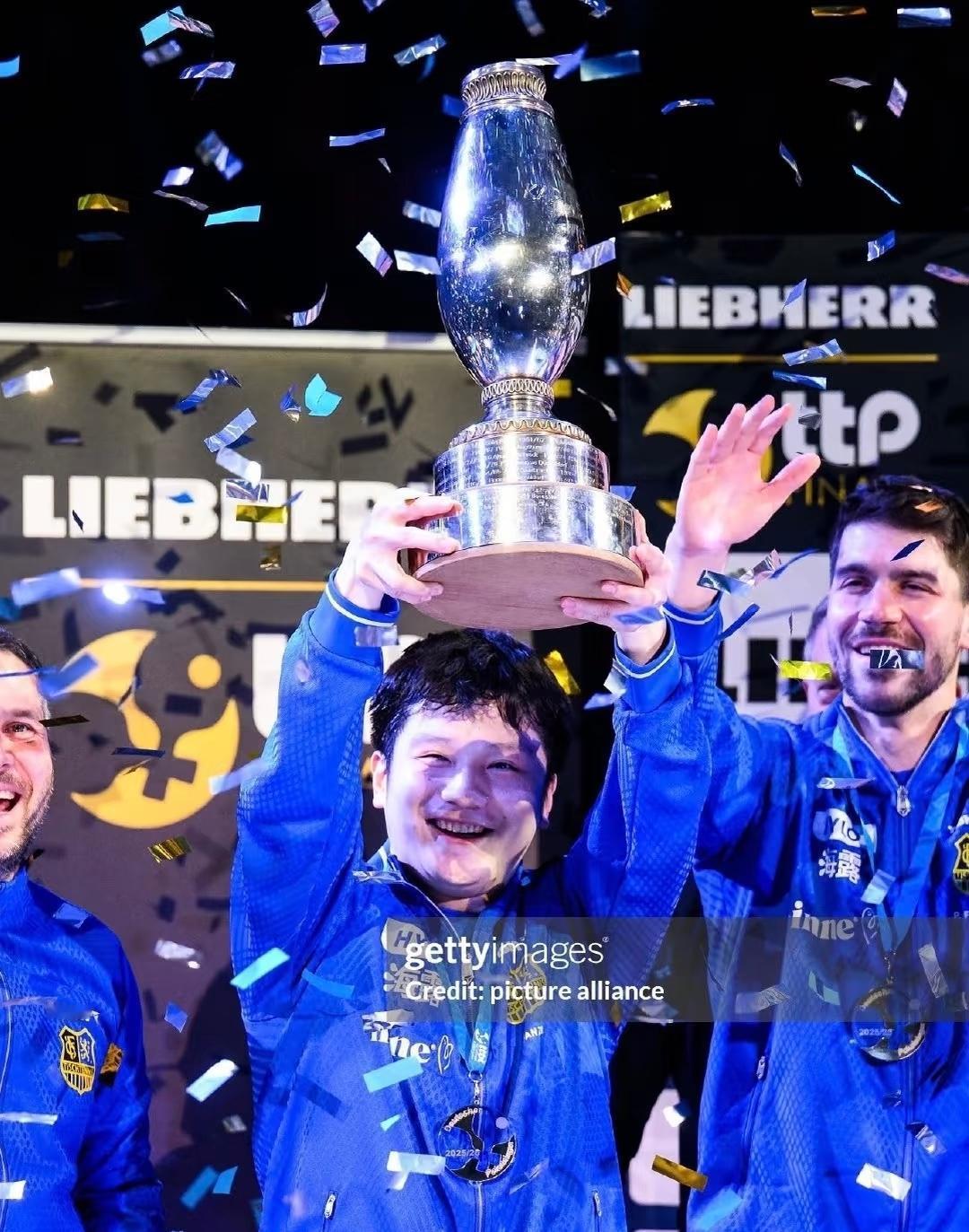 樊振东6小时4战全胜荣获德国杯MVP樊振东这次夺冠可以说既辛苦又帅气。辛