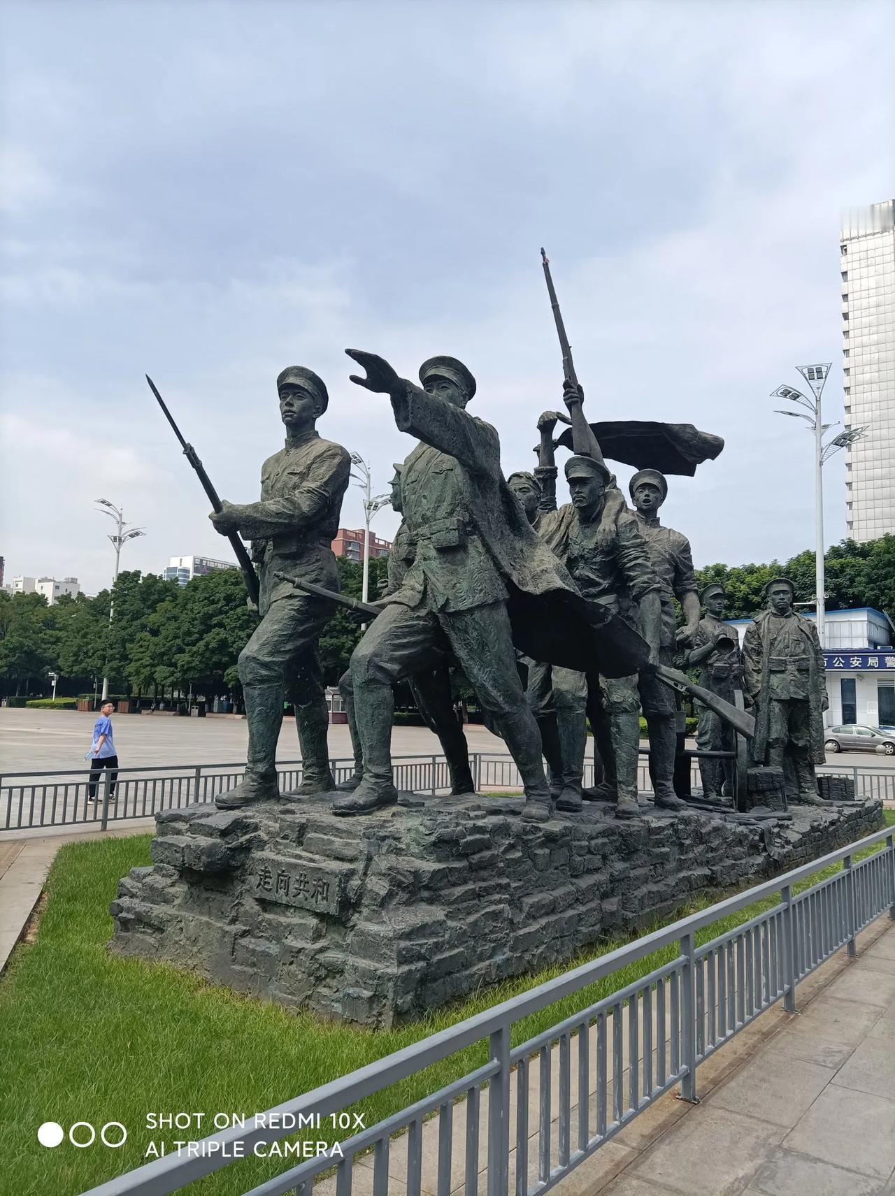人类社会永远不会没有战争一一战争的根源是什么？战争的根源是利益争夺；权力争夺