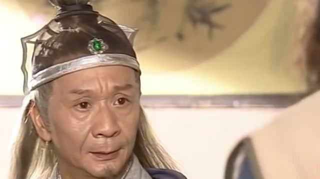刚看个短剧给我整无语了。男的救狐狸没吃的，把自己家老母鸡炖了喂它。二十年后来了个
