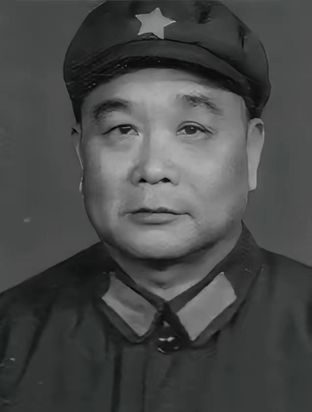 1950年，恩施分区司令员王定烈恩施分区司令员王定烈乘车去剿匪，途中得知参谋在出