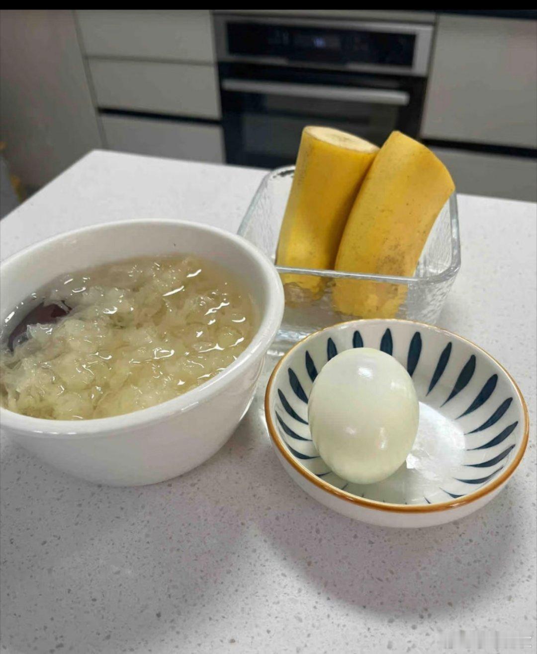 大家低碳了吗？张文宏口罩时建议大家不要喝粥被骂上了热搜，白粥Gi95和喝白糖水无异，大米饭Gi90，