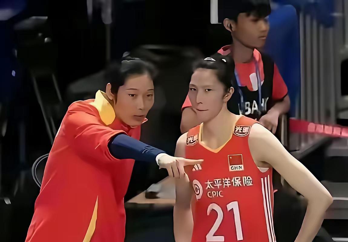 现役中国女排队员综合实力最强者:1、朱婷2、李莹盈3、袁心玥4、王媛媛