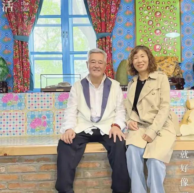 67岁赵本山辽宁老家生活大揭秘！装修喜庆藏珍品，亲自种菜做饭超接地气近日，有网
