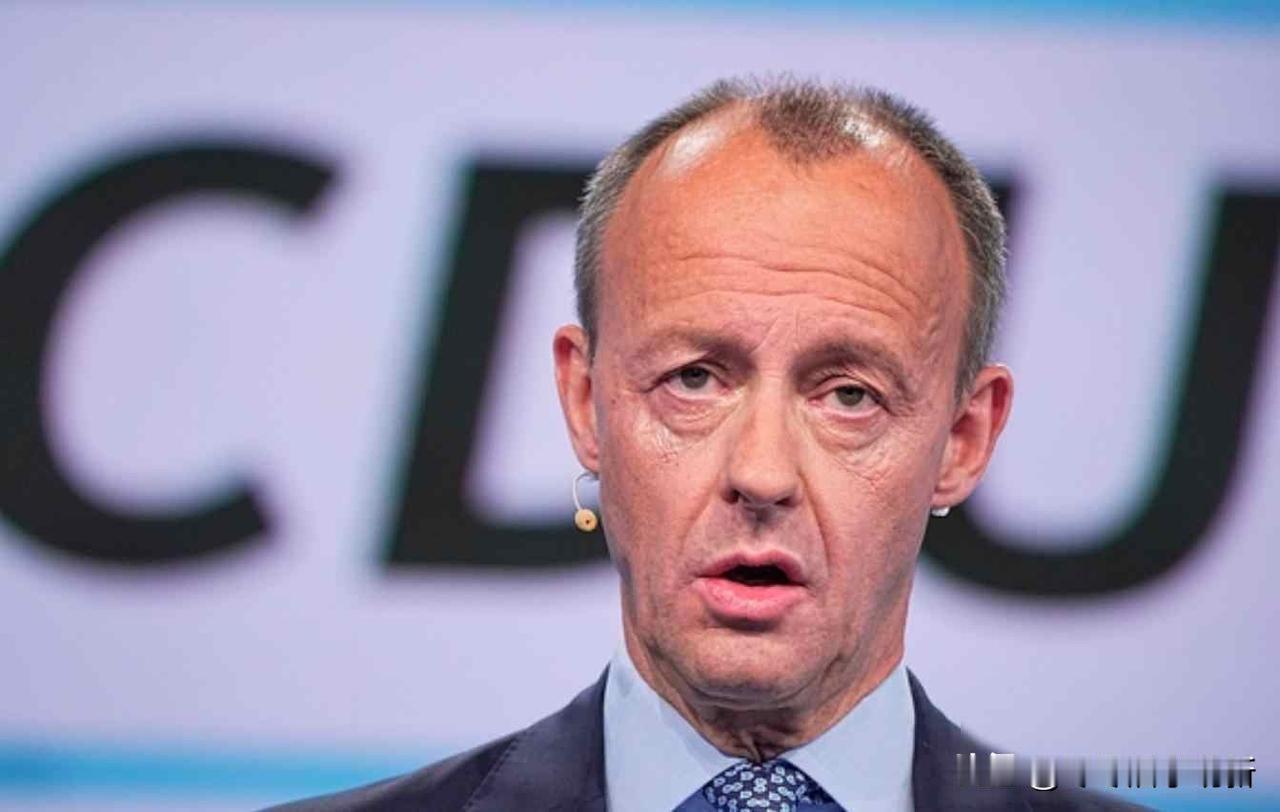 默茨访华悬而未决,德企却排队投奔成都,谁在逼德国自断后路?德国总理默茨的专机