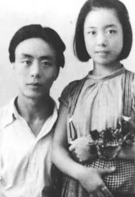 1910年，地主蒋中樽的夫人难产两天才生下儿子，但他没一丝喜悦，而且转头就将孩子
