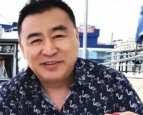 想不到张宏民也有64岁了，时间过得真快啊，他离开央视也有一段时间了，这退休之后的