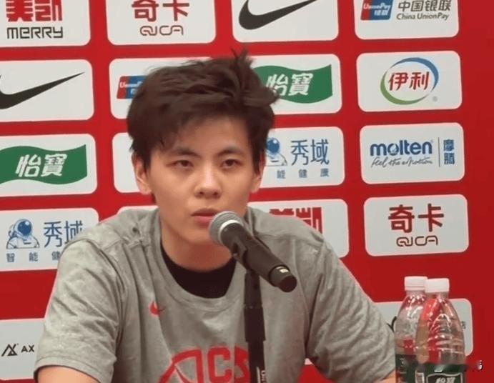 杨舒予谈张子宇和王思雨缺席：“这对我们来说，肯定是很大的影响。毕竟少了内外线