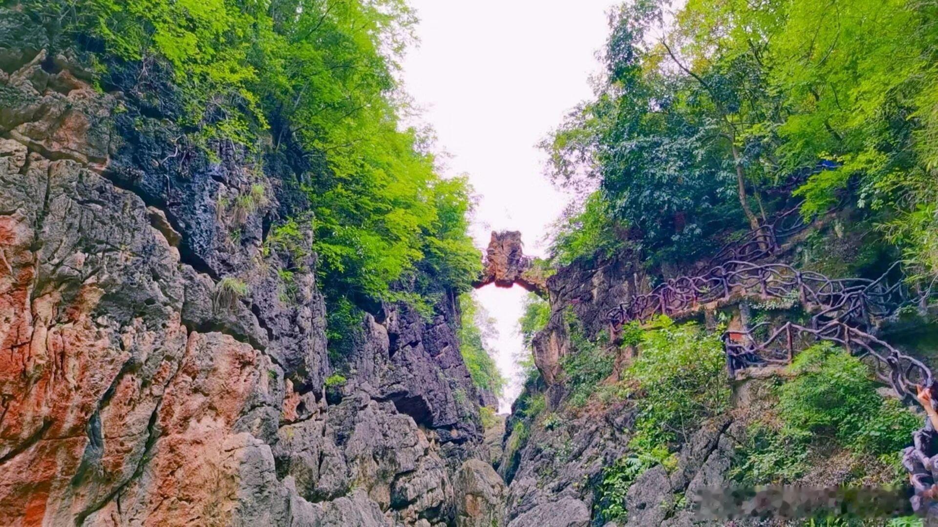 来贵州黄果树，别只追大瀑布的震撼！天星桥的玲珑秀美，才是藏在喀斯特里的惊喜。
