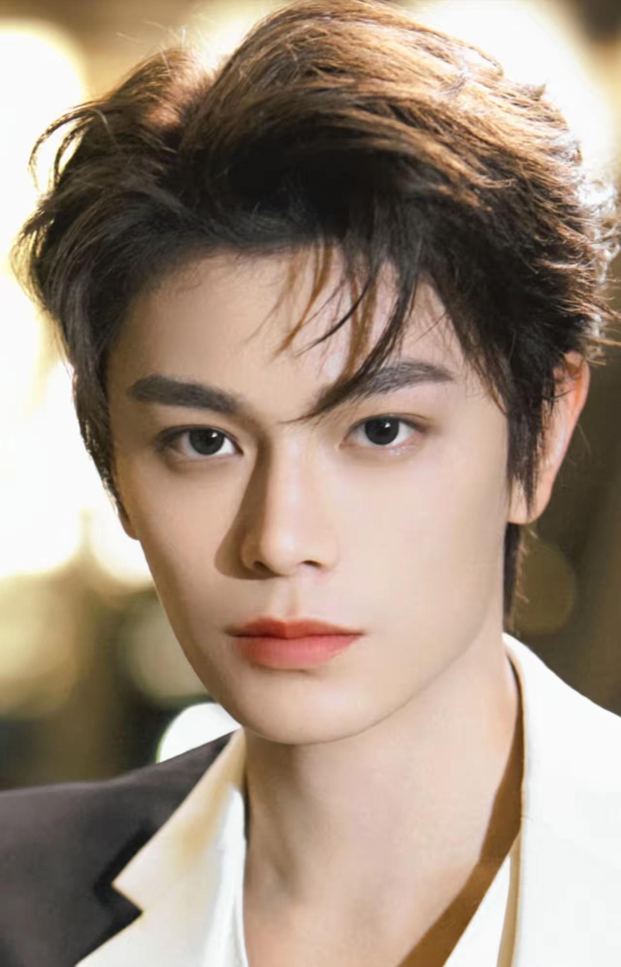 炸了！广电总局重拳整治演员圈，番位、片酬全改写！真的要变天了！广电总局这次直