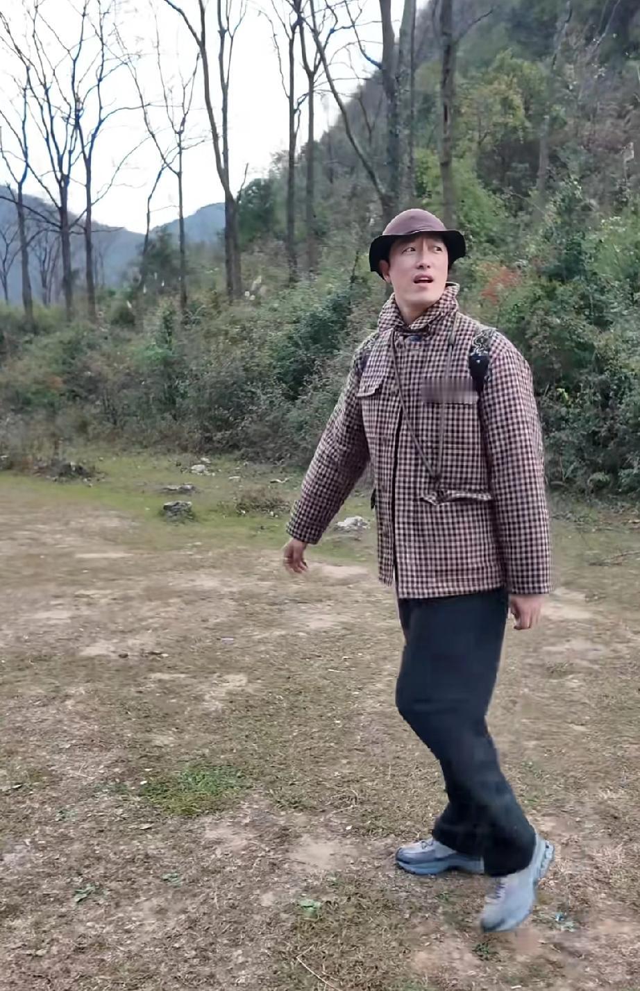 刘翔现在主业就是游山玩水吧，网传他在美国定居，在美国买了房子，但最近他晒出的视频