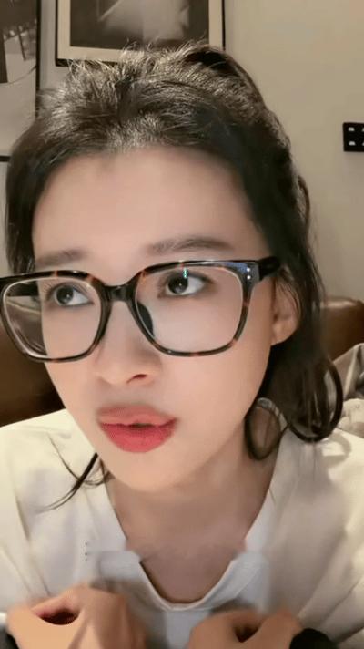 笑死，一边心疼孙怡被迫当队长的无奈，一边又忍不住笑她困到踩坑的样子​​​