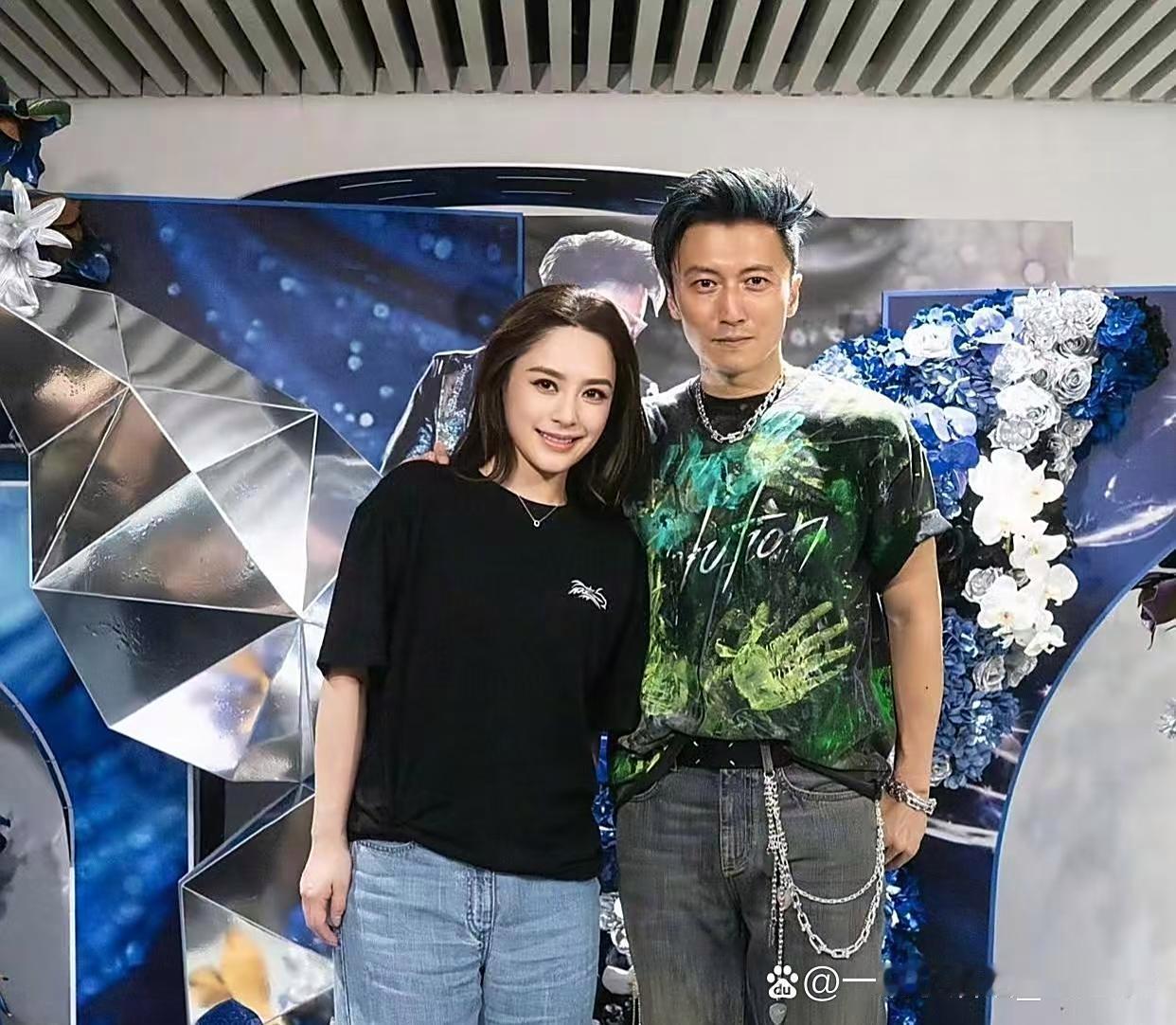 谢霆锋这是紧张了吗？有点不自然~​​​