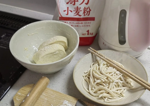 上海人在东京！有人说我去东京是旅游，其实我是去给女儿买菜做饭的，老伴是去洗衣打