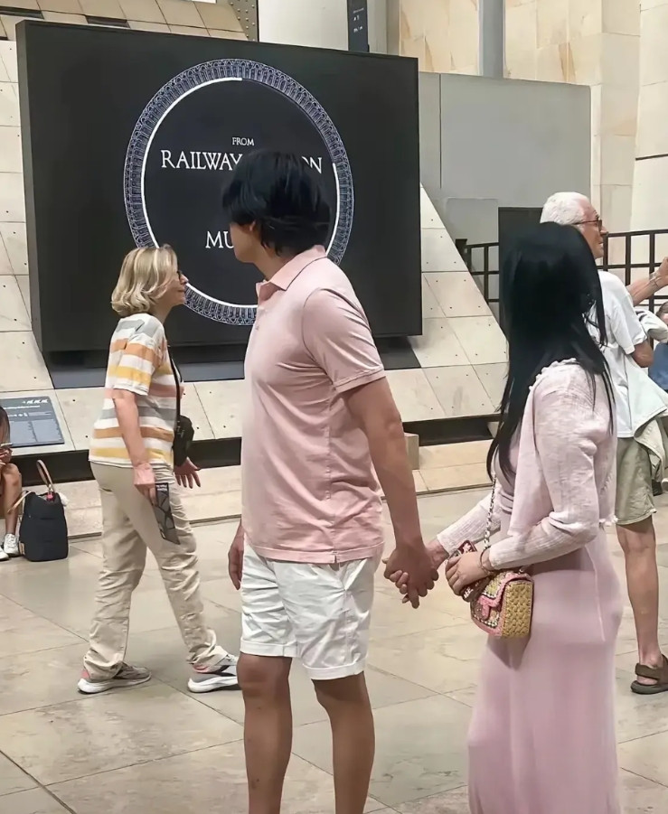 伊能静哪里能想到，自己有一天会被一条裙子出卖了这条粉色连衣裙，说真的还蛮符