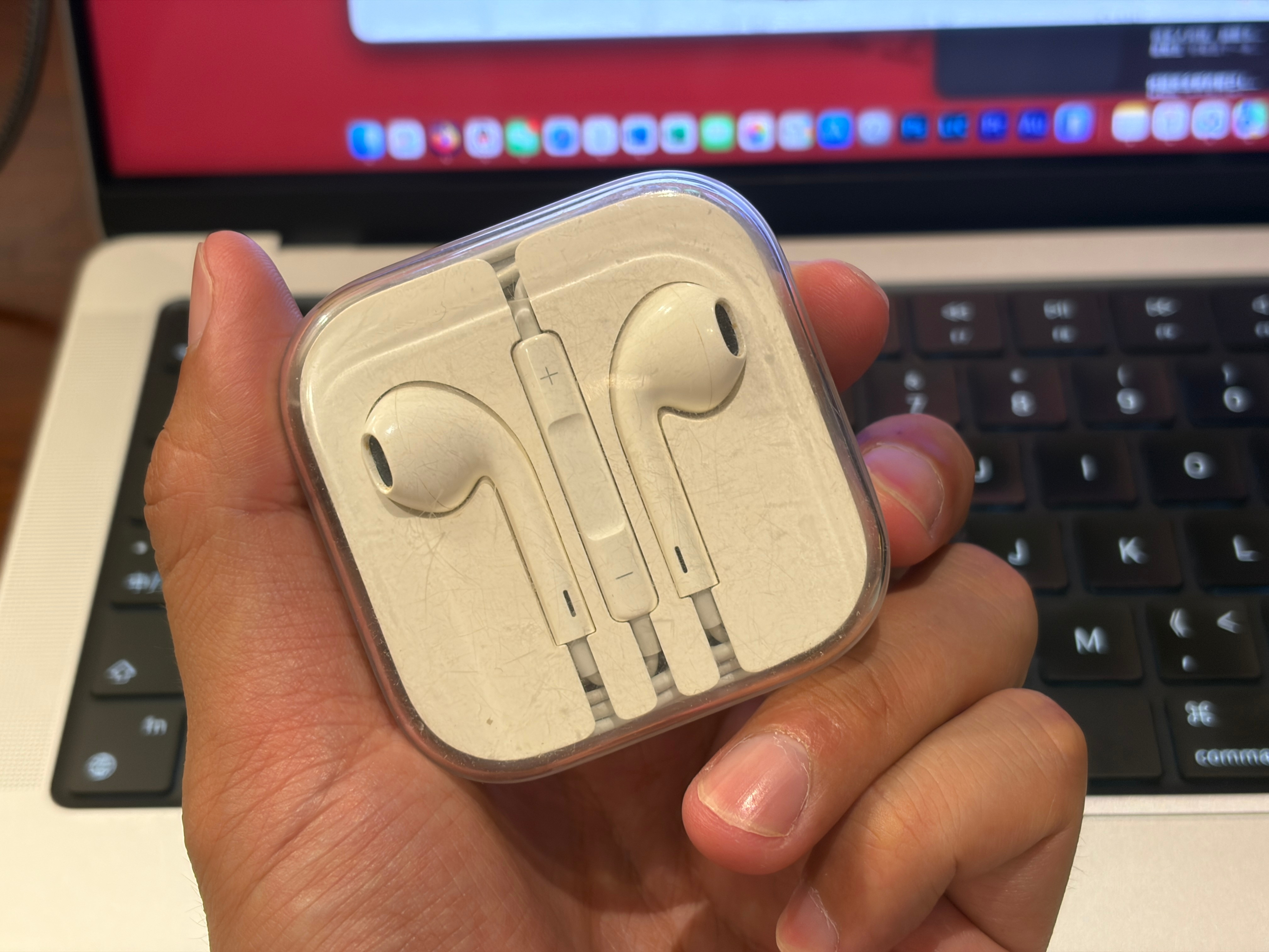 有线耳机爆火原因有一说一，我包里真的是常备一只有线耳机，就是这个，以前iPho