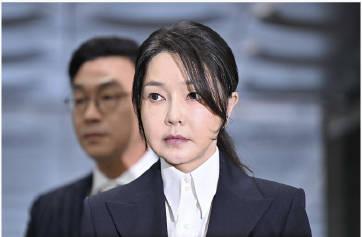 #金建希硕士学位被撤销后续#【#金建希学位教资均被取消#】据韩联社4日消息，前总