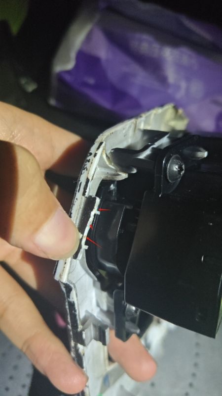 领克垃圾的售后修个档吧把灯装完把盖子扣断了，用胶粘起来糊弄鬼去4儿子店修吧，装