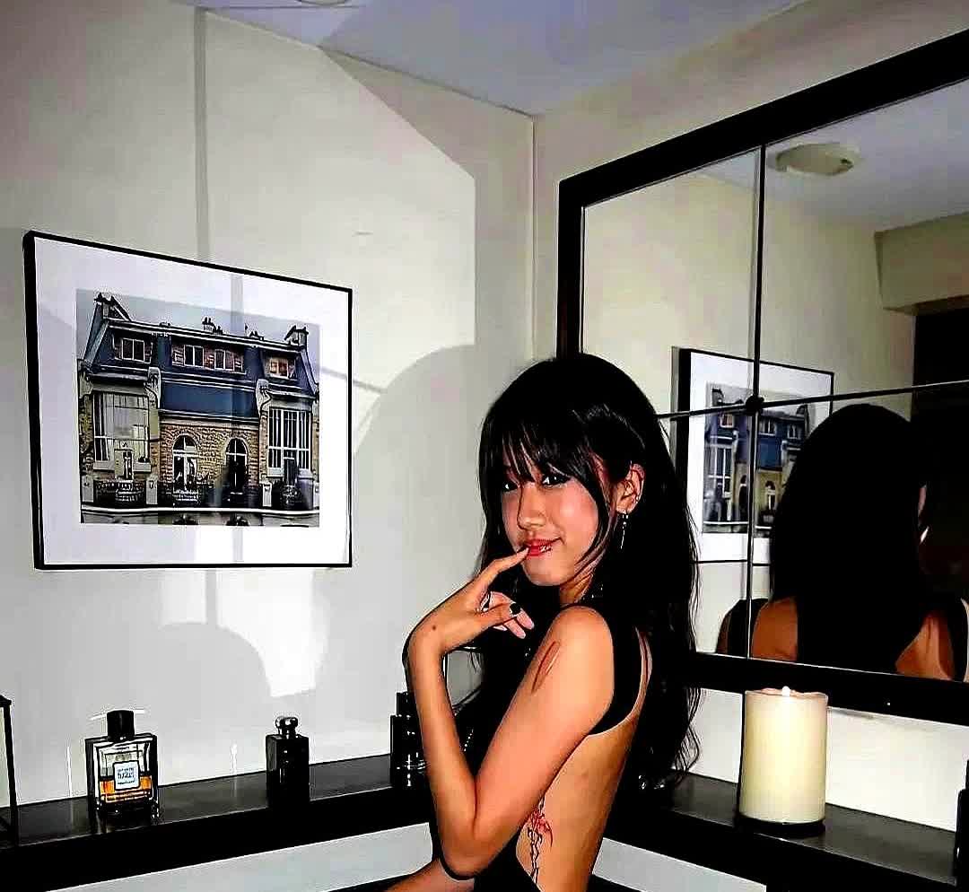 星二代中的反骨仔。一个是贾静雯的女儿梧桐妹。她的继父修杰楷让她好