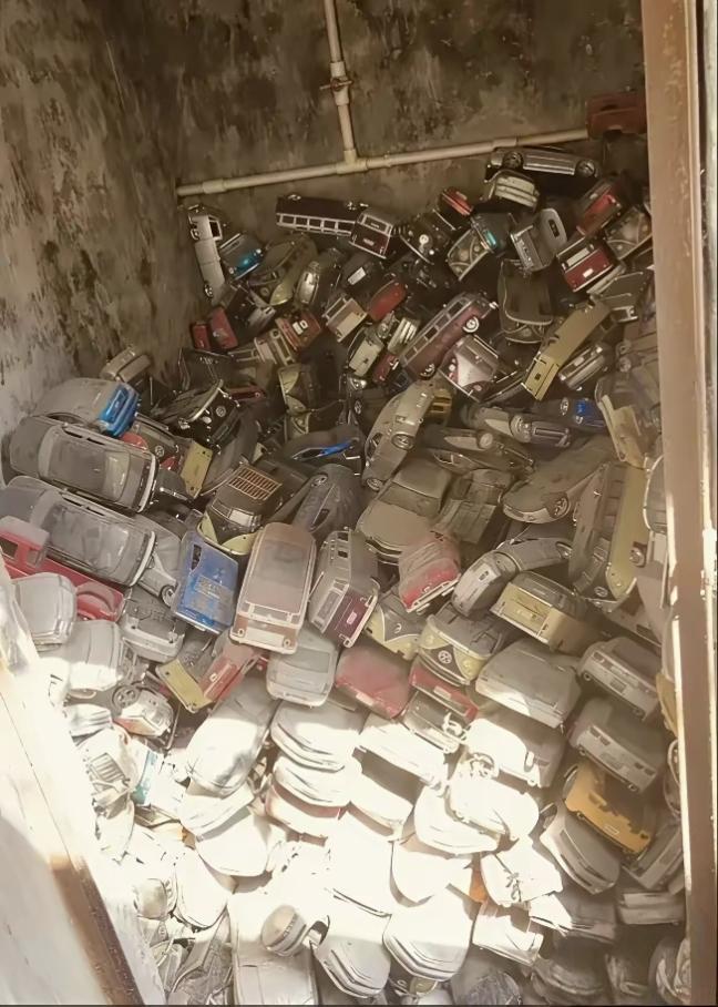 你的童年玩具还在不在了[笑着哭]