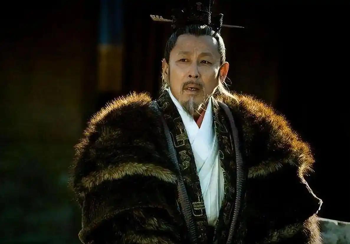 刘邦当皇帝后，为了避免他爹下跪，刘邦想了一招，后世沿用2000年刘邦这人，大家