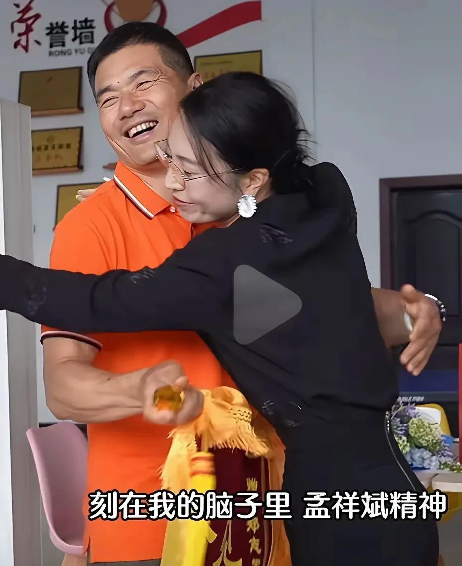 5月2日浙江金华，孙女士不慎从20米高处坠落瀑布下面的龙潭，下面是一个漩涡，龙潭