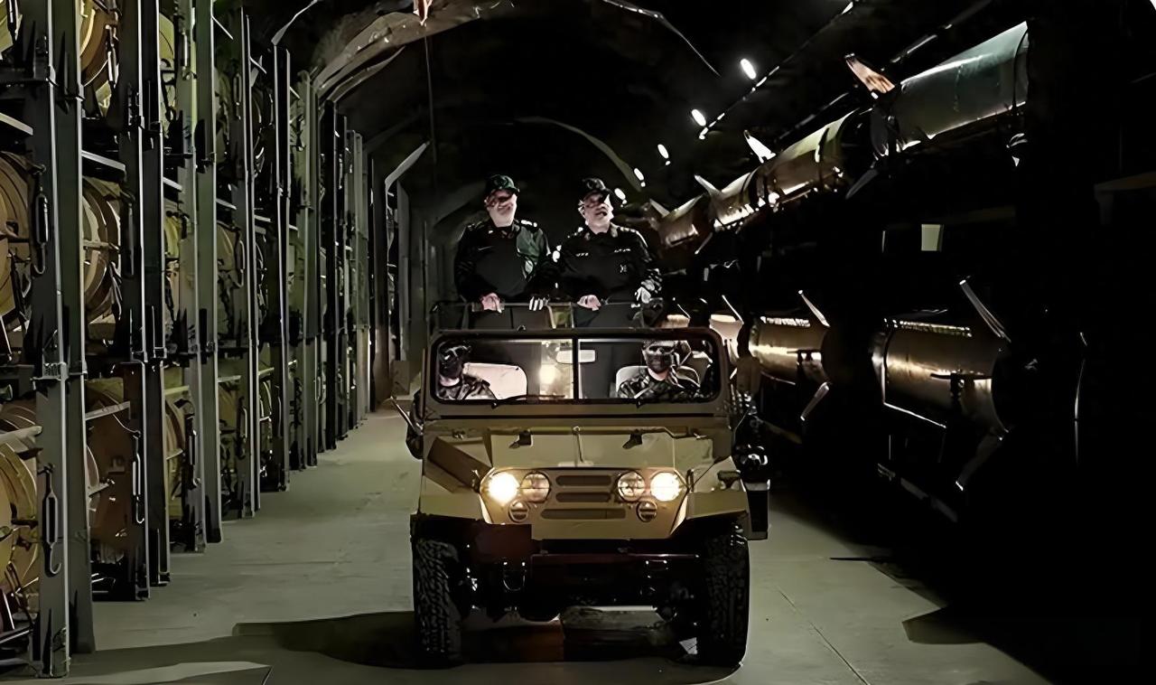 伊朗100架战机挂弹待命，2000枚导弹进入阵地，美军450枚战斧待命，美伊都想