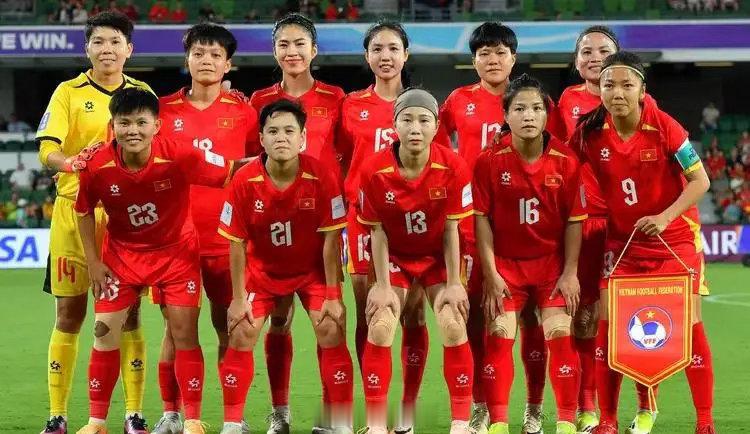 #中国女足转场大阪冲击亚运会四强##中国女足备战越南#结束亚运会3轮小组赛征程的中国女足全员从日本岐
