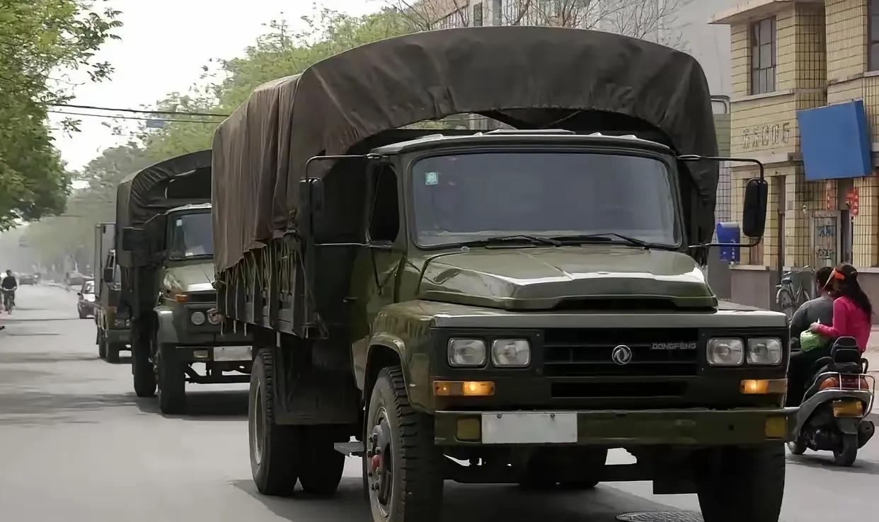 军车大多用柴油车，而少用汽油车和新能源车，有很多原因。动力上，柴油车扭矩大，低