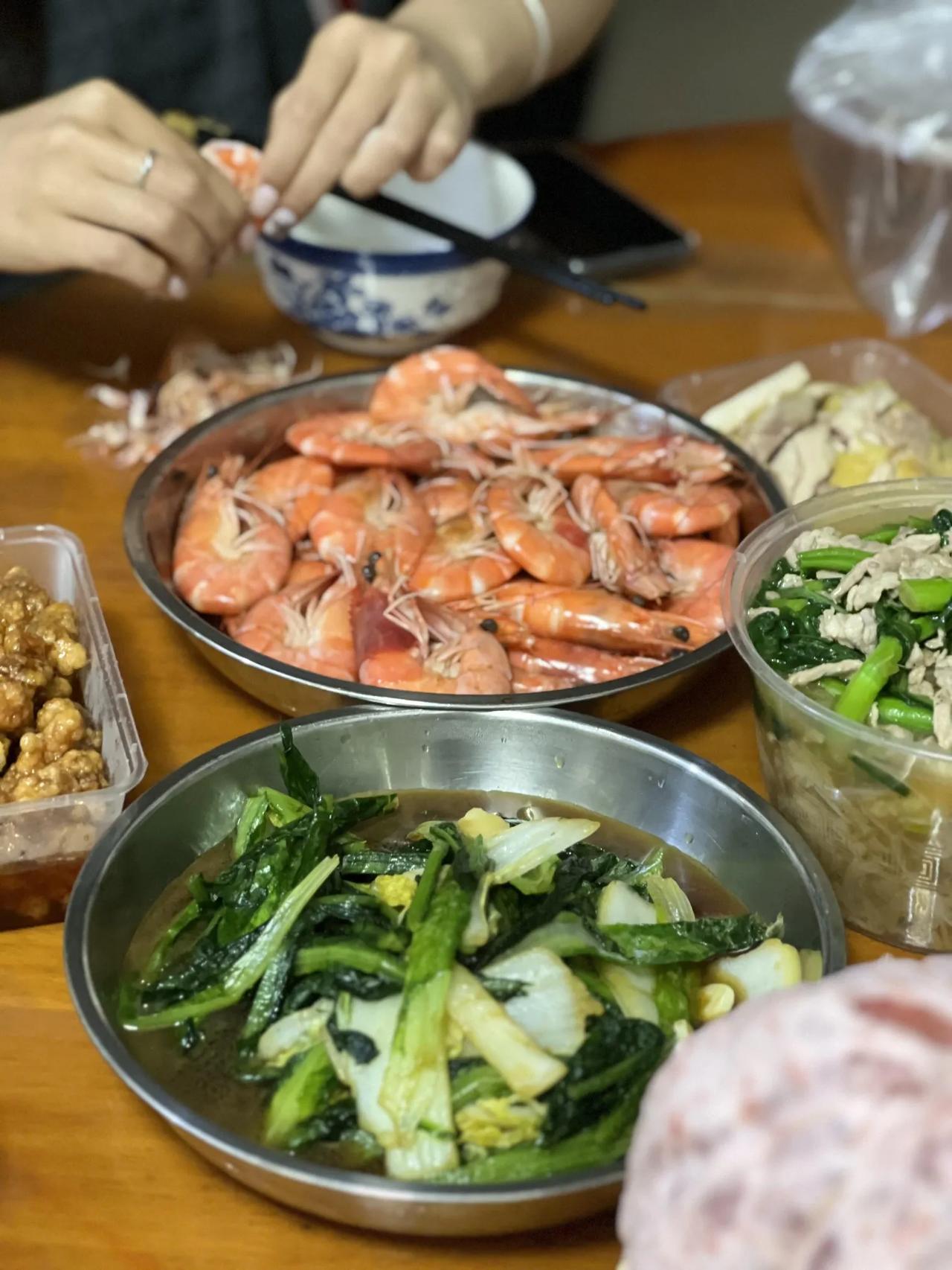 公公说我不给他们做饭我怀孕的时候，从外面辞职回家养胎了，那时候小姑子也怀孕住在