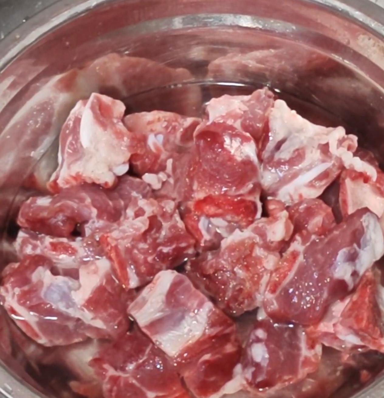 2015年：猪排骨12~15元/斤2016年：猪排骨15~18元/斤2017