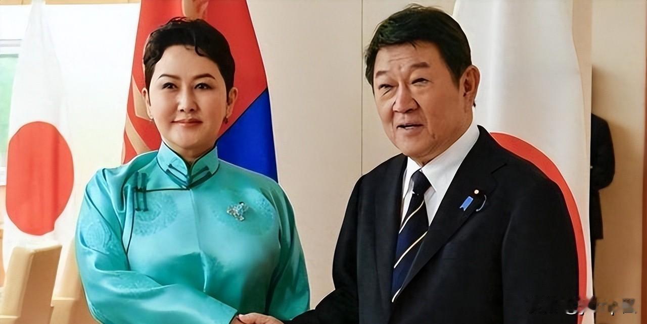 蒙古国外长这次请王毅过去坐坐，日子选在6月13到15号。可往前倒几个月，乌兰巴托