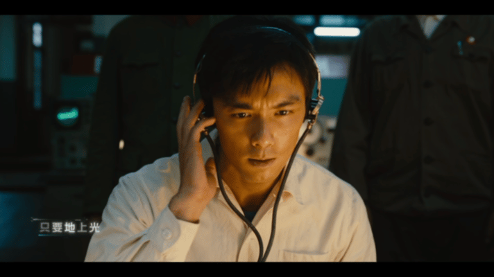 电影群星闪耀时今日上映还没走进影院，先被这首推广曲戳中心事，歌声承载着薪火相传