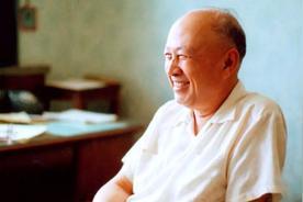 1964年，钱学森回家吃饭，夹起一块红烧肉，突然惊呼：“别吃，拿去化验！”，谁知