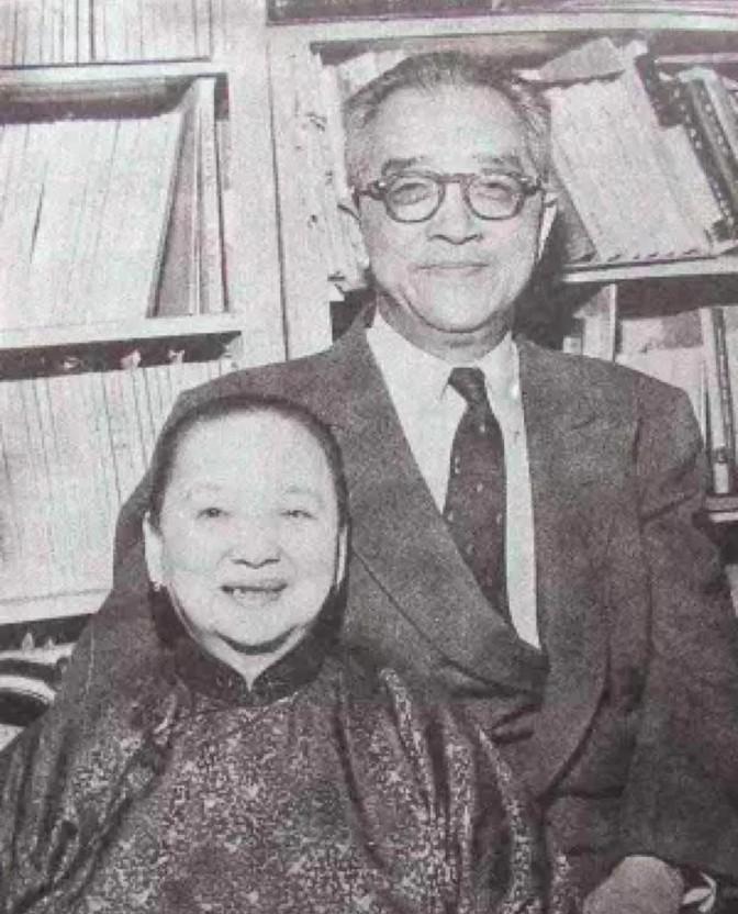 1933年，胡适的老友移居美国，留下一辆汽车，没人开。胡适早已按耐不住心里的“小
