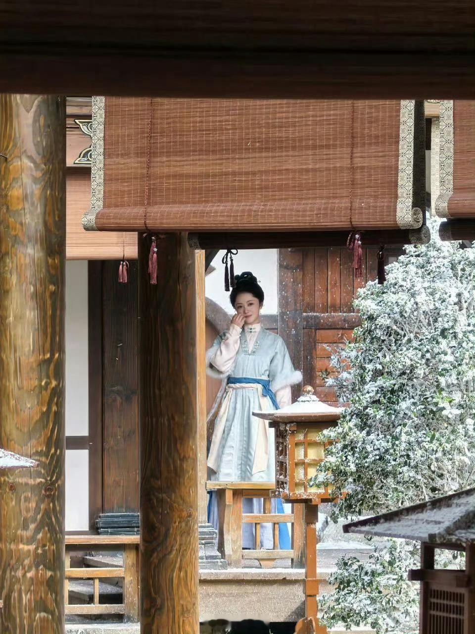 谭松韵清冷美人一直觉得她可爱，没想到清冷风也驾驭的这么好！！​​​