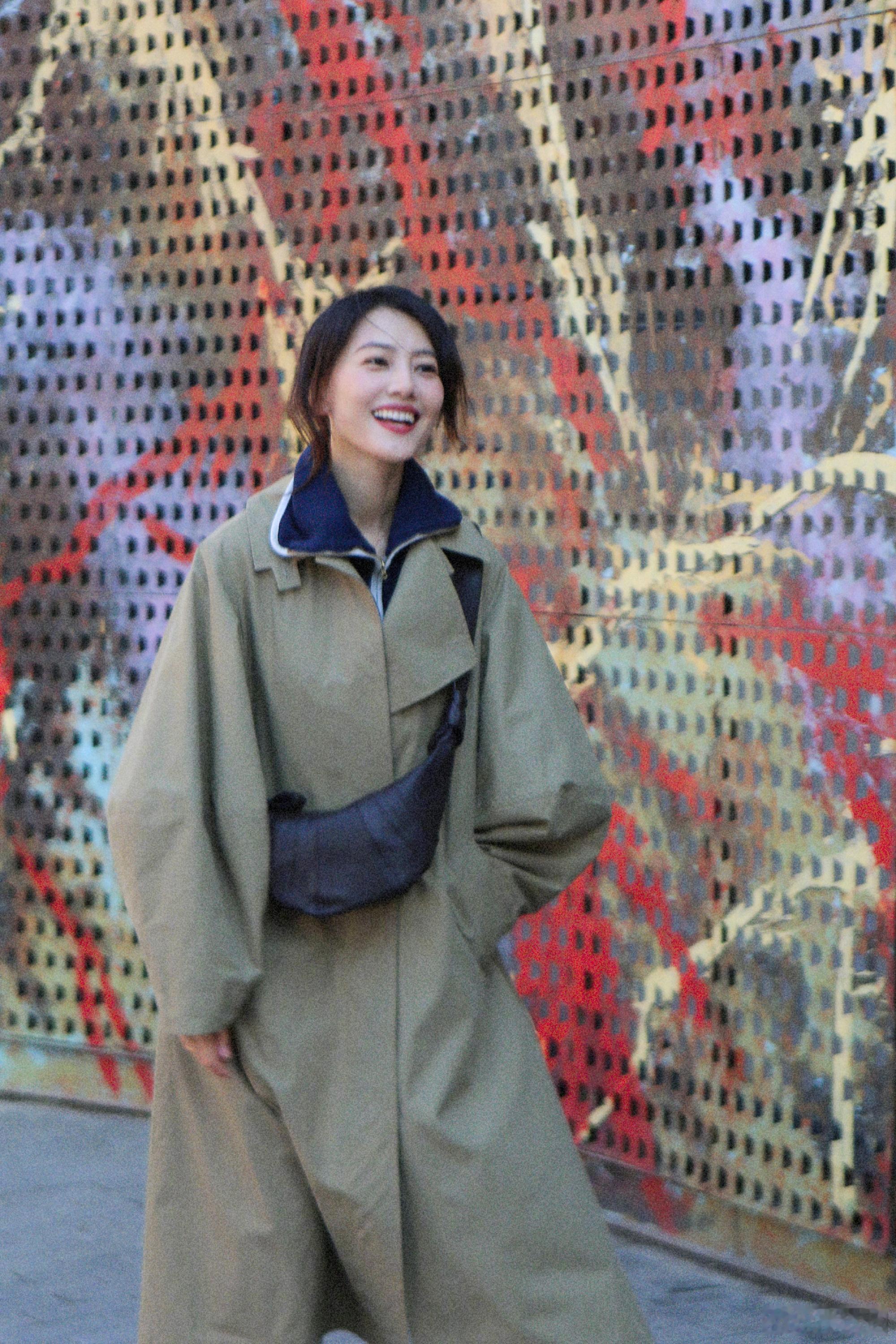 谁懂“职场有人撑腰”有多爽啊！高圆圆刷到这个话题，瞬间就被戳中了！被人护着的踏