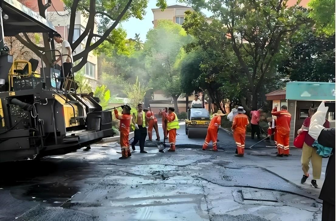 别急着卖你手里那套老房子，不然肠子都得悔青。国家未来五年要往老城区里砸15万