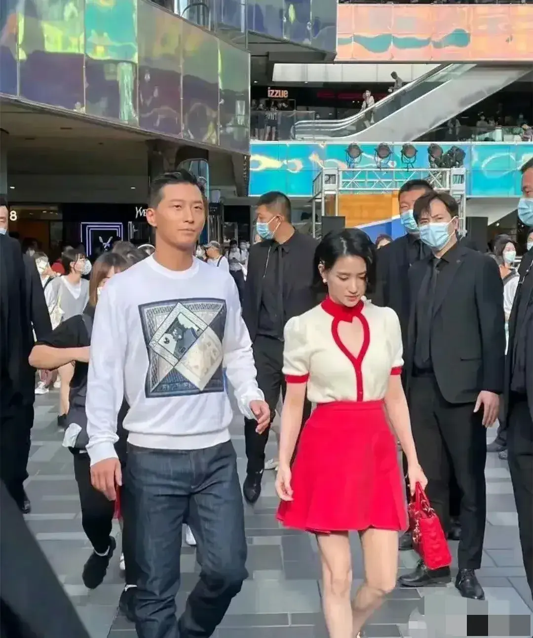 这位是不是何鸿乐的女婿