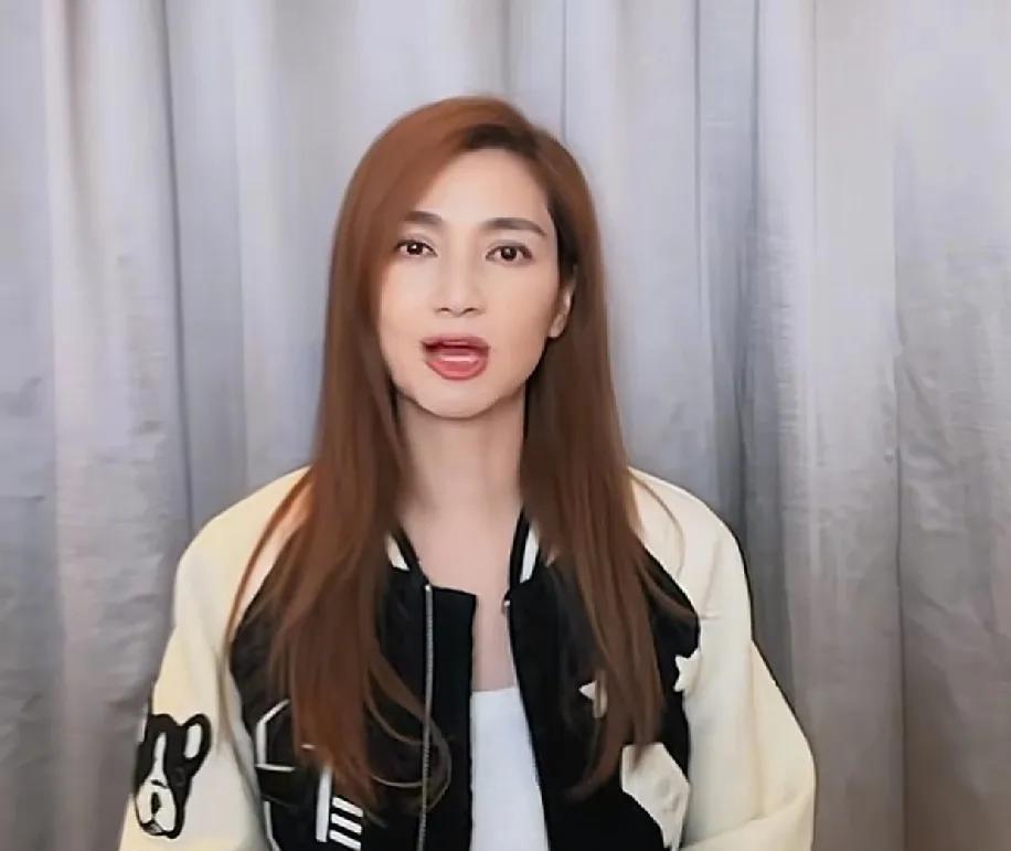 张丹峰还是要靠洪欣吃饭！节目里，洪欣录制了一条替张丹峰澄清负面绯闻并帮张丹峰求