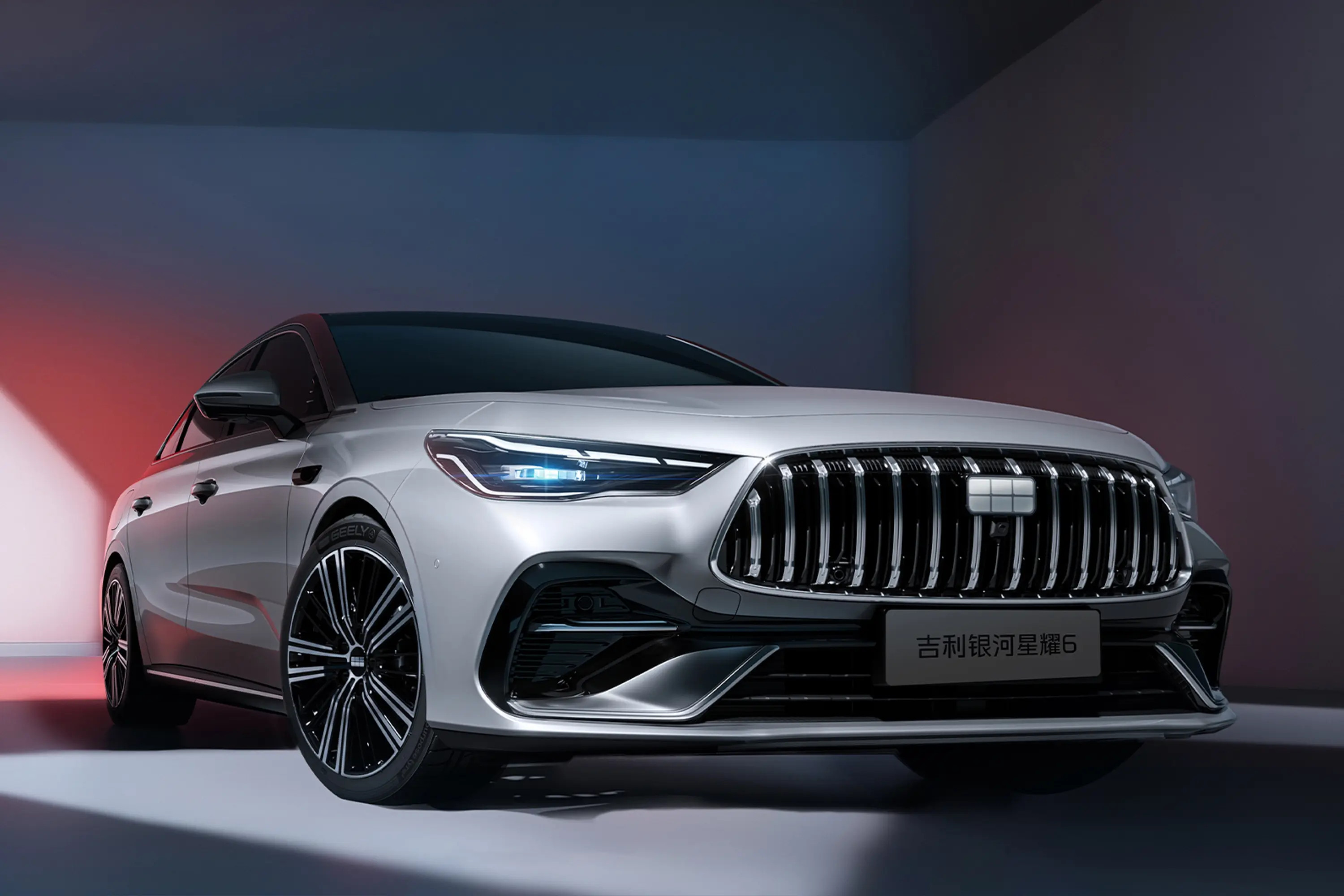 最近关注的银河星耀6，真的是年轻人首购家用的好选择，日常通勤纯电就能搞定，亏电油