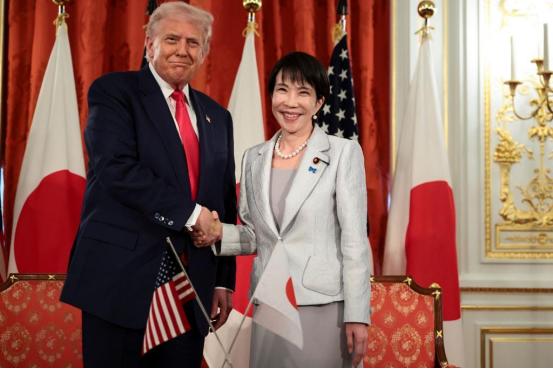 日本担心的事发生？高市早苗没能等来特朗普，还把俄罗斯得罪到底据新华社报道，俄
