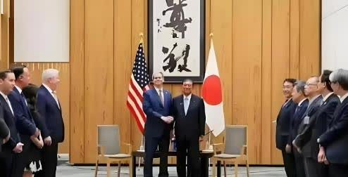 日本接待美国和中国，同一个地方，但是一个安排的是椅子，一个安排的是沙发，有什么说