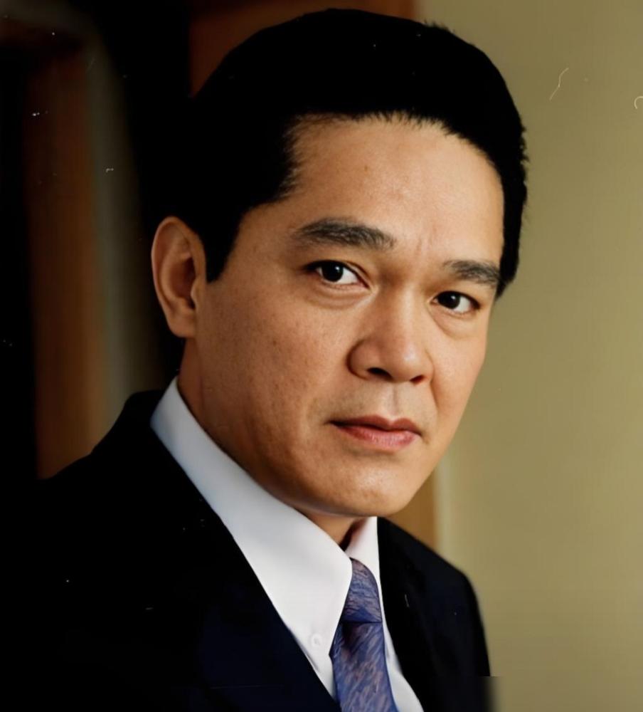 别再为68岁的申军谊唏嘘了。他不是病了，他只是在执行自己身体的最后一道命令。