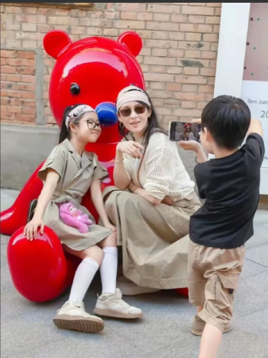 一觉醒来，汪峰又被骂了起因是章子怡六一晒娃有网友偶遇明星带娃过六一，只有章子