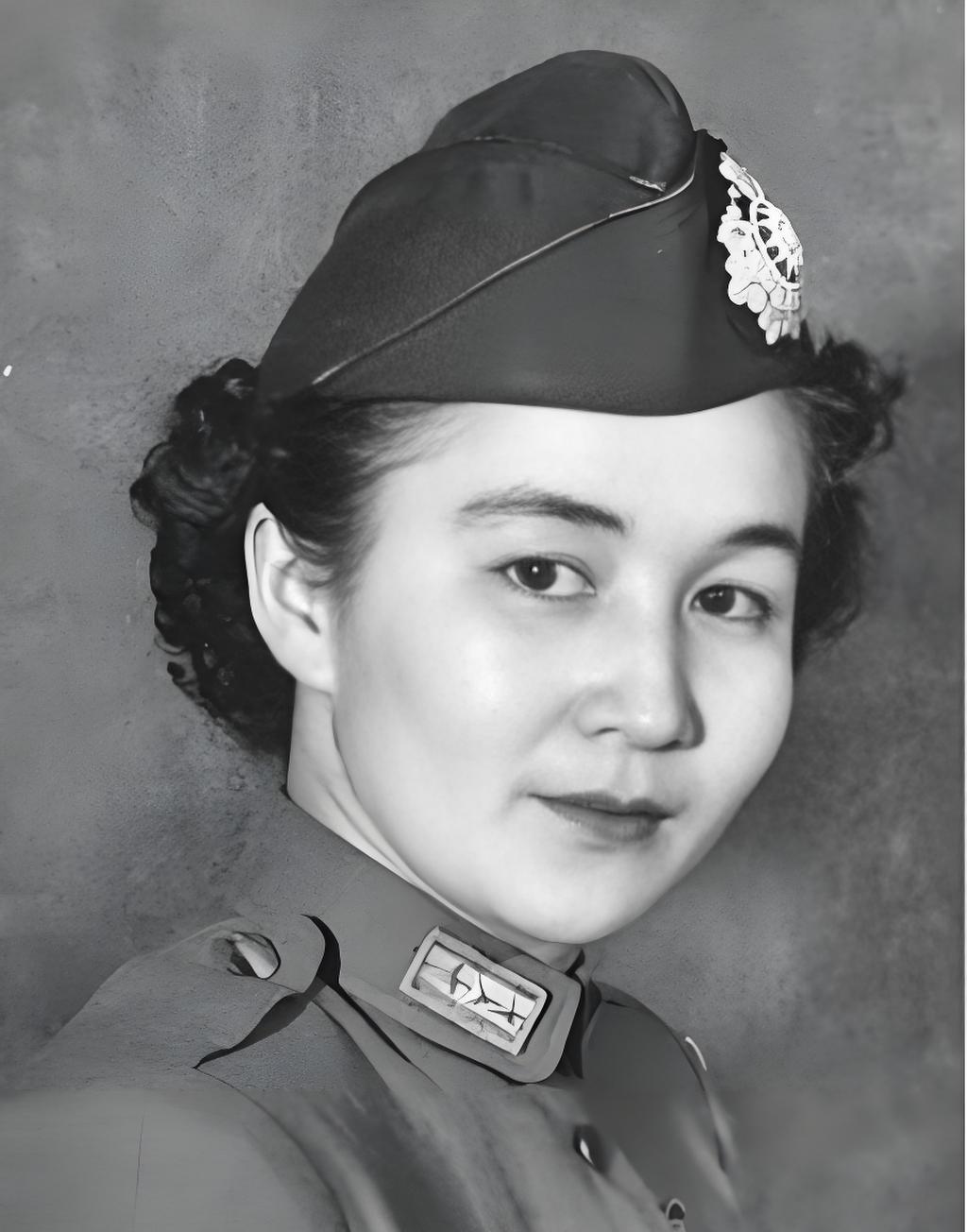 1955年，上海举行了一场特殊的行刑大会，被执行死刑的女犯人看起来就是个＂老妈子